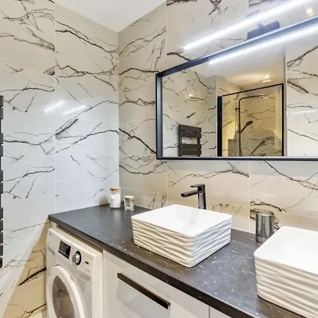 Apartament Effeil Tower Luxury Trocadero -2 Bedrooms Paryż